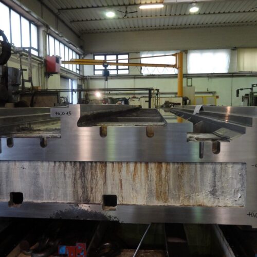 1-Basamento lunghezza 10.700 x larghezza 2.500 con intestatura delle 2 teste